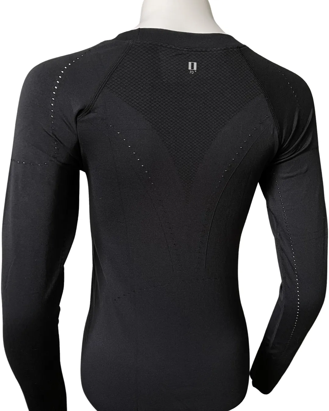 70° Signature Seamless UPF 50  Long Sleeve Tee in Classic Black