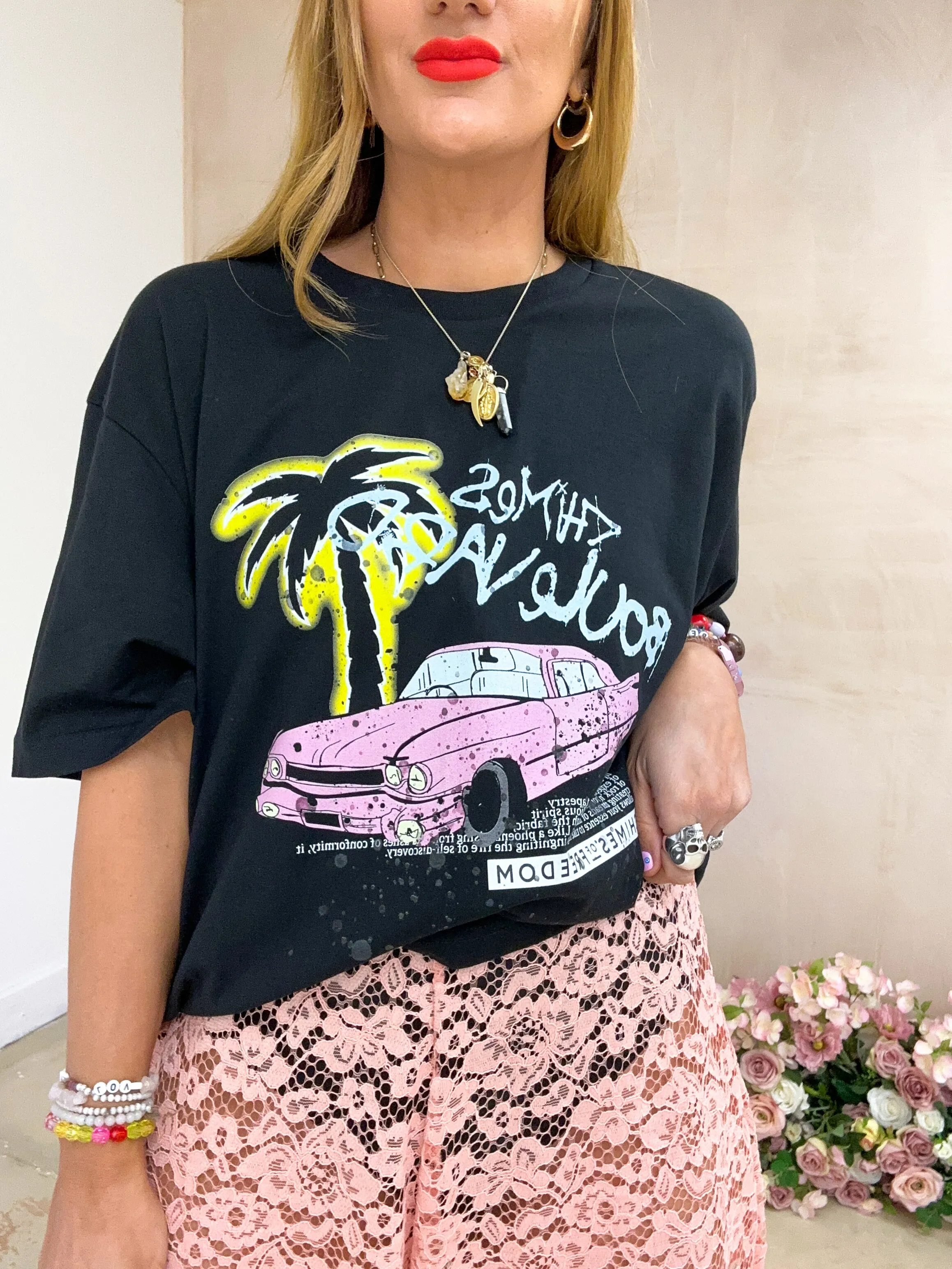 'Chimes Boulevard' Pink Cadillac T-Shirt In Black