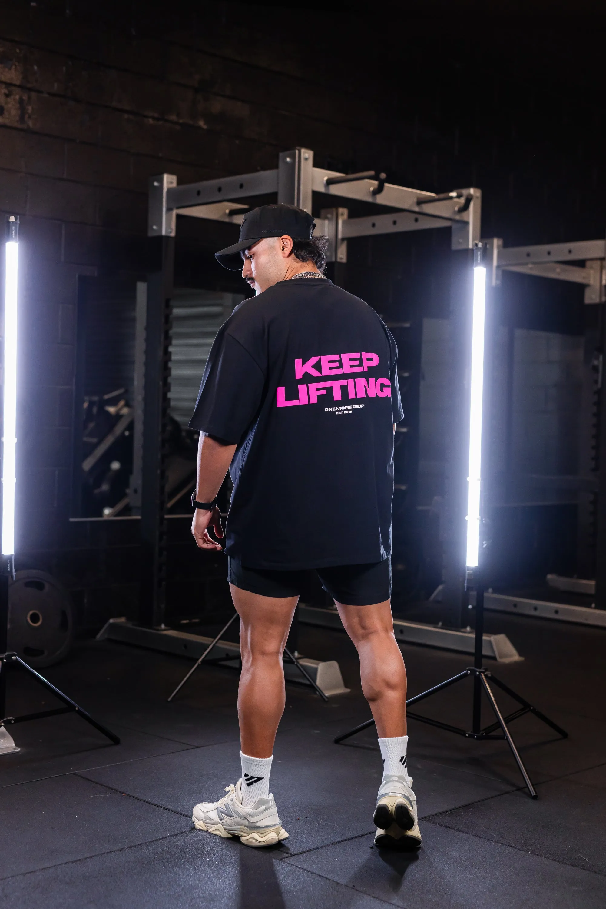 Keep Lifting Tee Black/Magenta