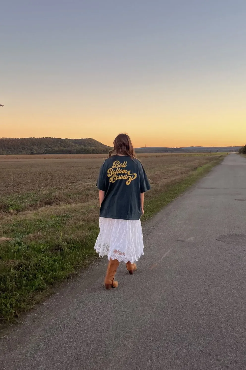 Women's Daydreamer Graphic Tee | Lainey Wilson Hold My Halo | Oversized T-Shirt